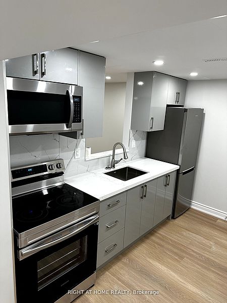 Ajax House for rent - 1 Bedroom — photo 6