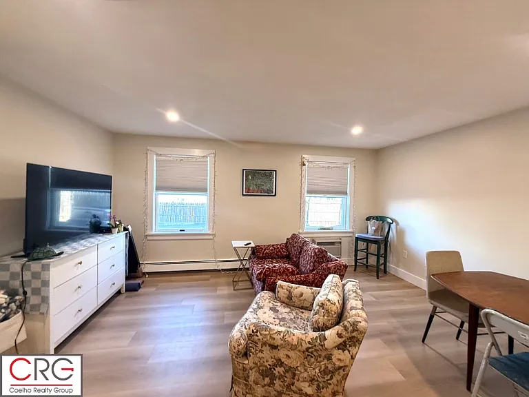 4 Golden Ct #9 — Photo 21