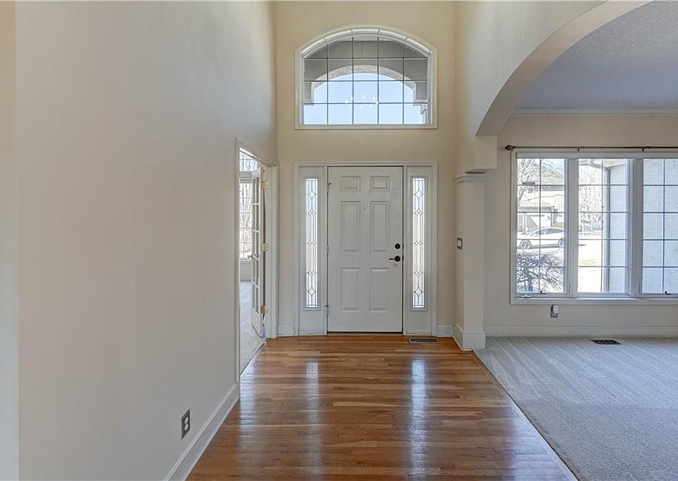 9625 Cailler Dr, Lenexa, KS 66220 | Zillow