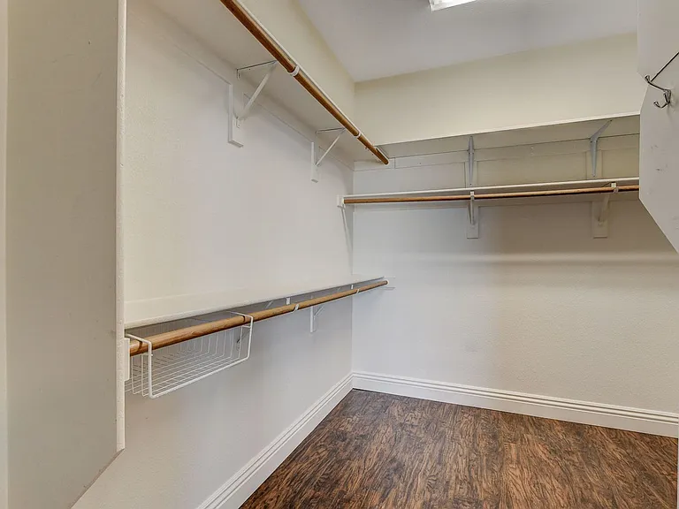 408 Silver Prairie Ct — Photo 43