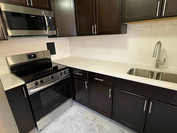 3rd image of 2025 W Granville Ave APT 210