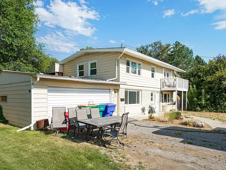 Front of house with 2 car garage
