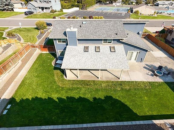 2nd image of 225 Rockwood Dr