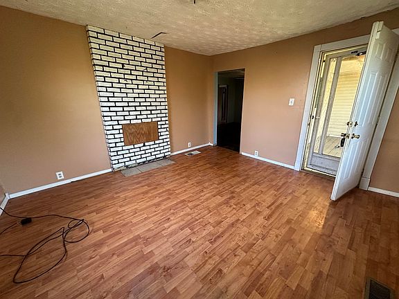 2nd image of 719 Gunn St