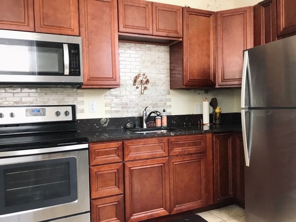 1st image of 606 N Roan St APT 9C