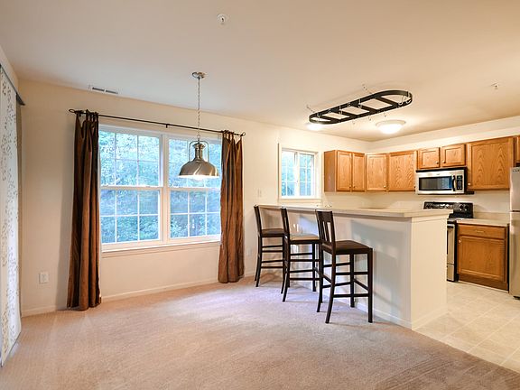 3rd image of 3047 Barclay Way