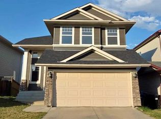 210 W Panamount Hl NW, Calgary, AB T3K 5P5