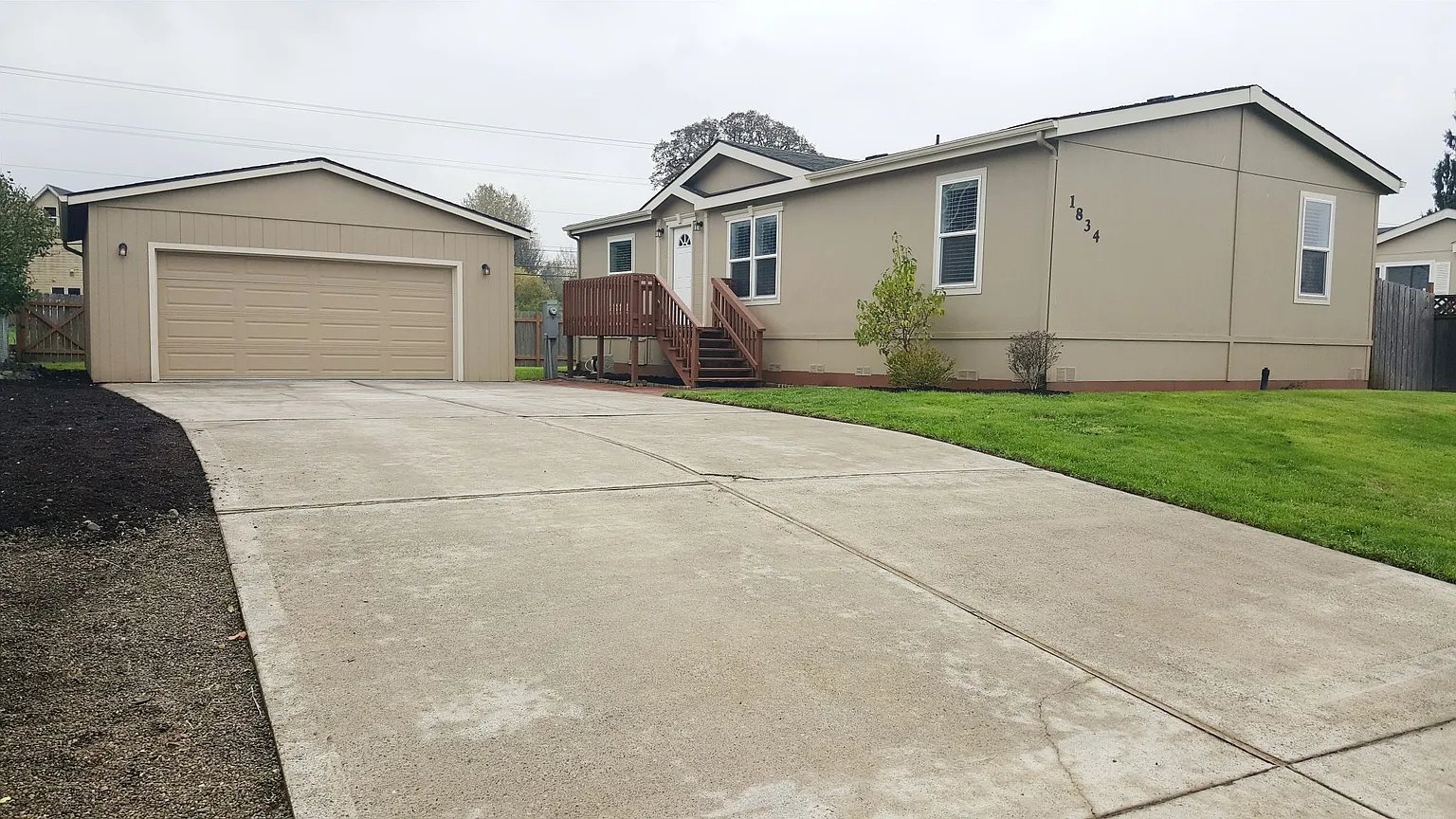 1834 Springwood St photo 1