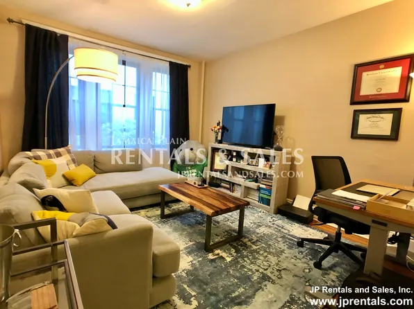 60 Jamaicaway APT 3, Boston, MA 02130