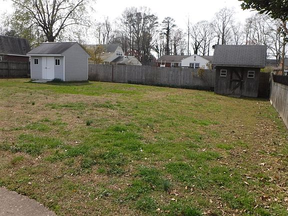 3rd image of 819 Catalina Dr
