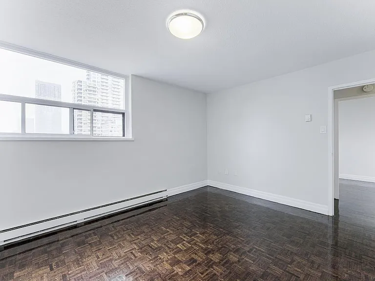 155 Wellesley St E — Photo 9
