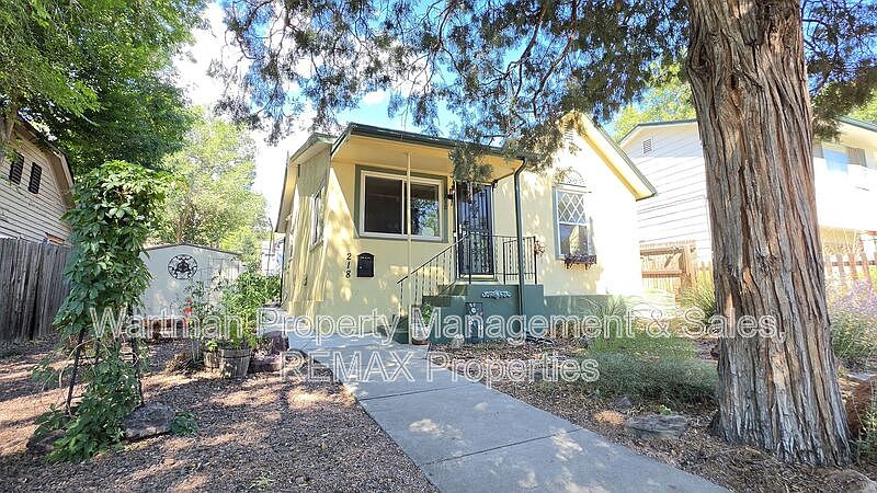 1st image of 218 N Chestnut St