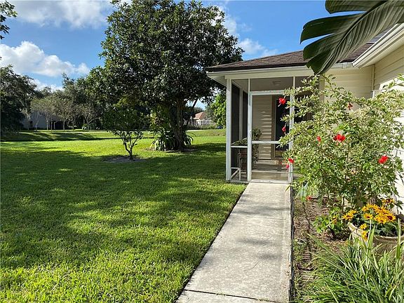 5th image of 535 Bearded Oaks Cir