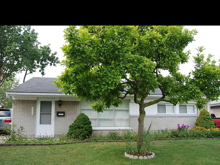 836 E Harwood Ave — Photo 1
