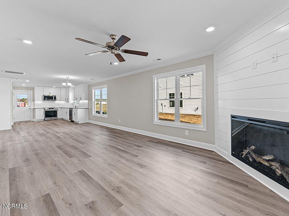 5th image of 828 Sarah Rebecca Drive