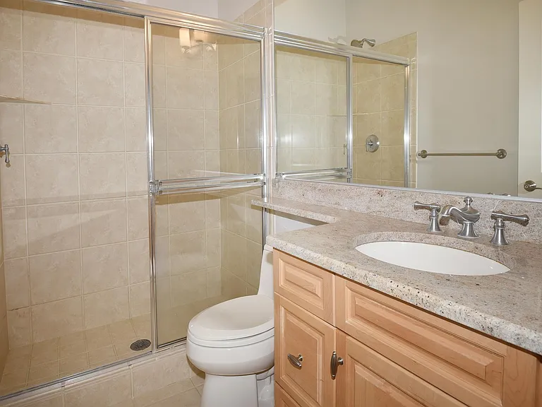 Guest en-suite Bathroom