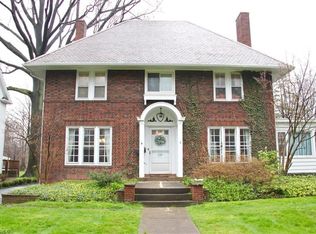 2309 Lamberton Rd, Cleveland Heights, OH 44118