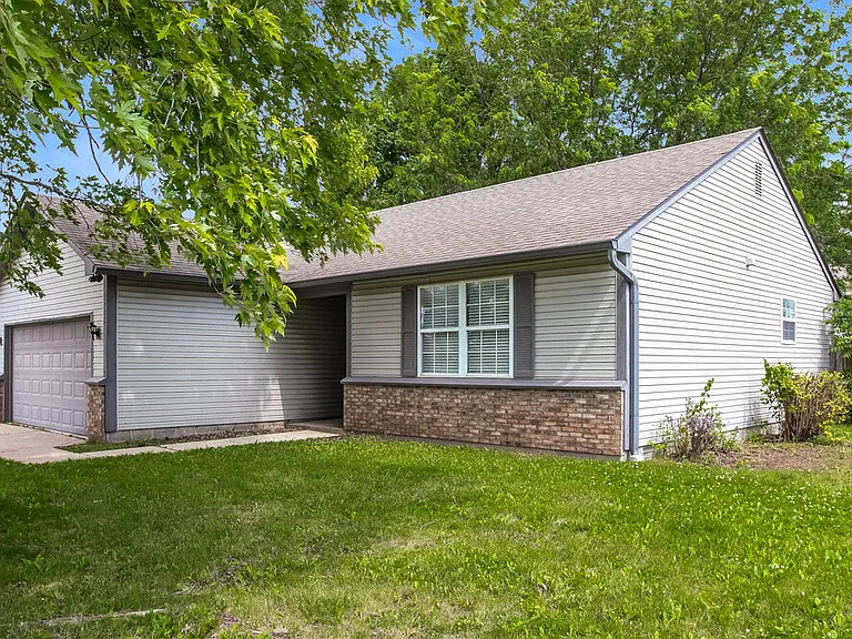 7825 Jaclyn Dr — Photo 3