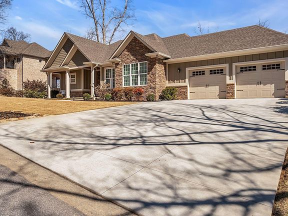 3rd image of 1067 Heritage Dr