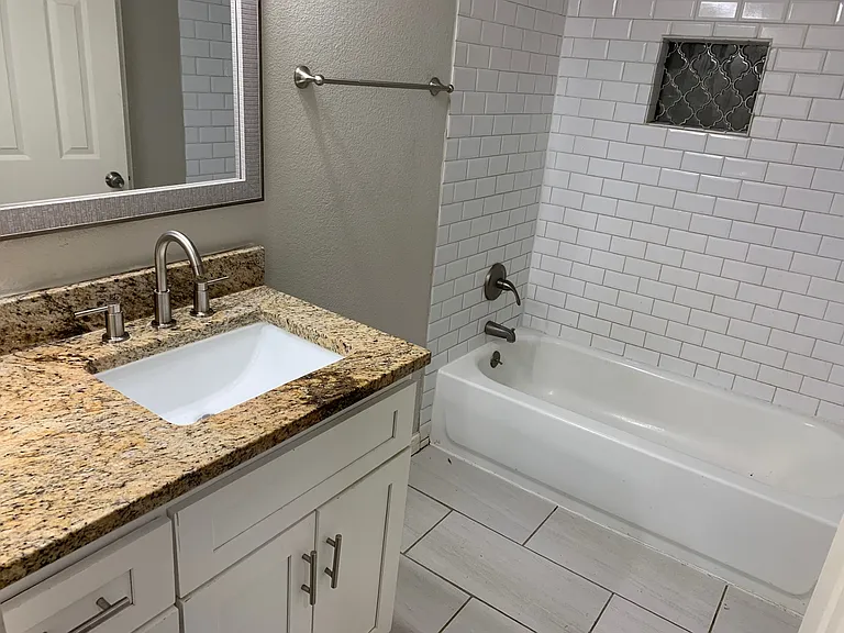 1107 Oxford St #STREET; — Photo 11