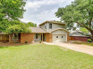 213 NE Timber Ridge Dr, Burleson, TX 76028