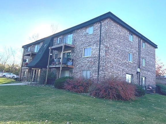 2nd image of 1005 E 194th St APT 301