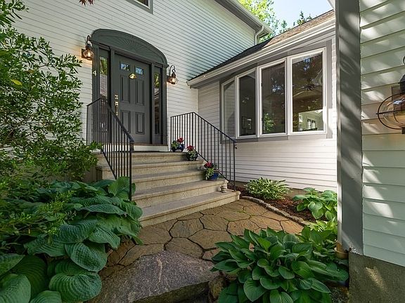 2nd image of 4 Great Ledge Ln