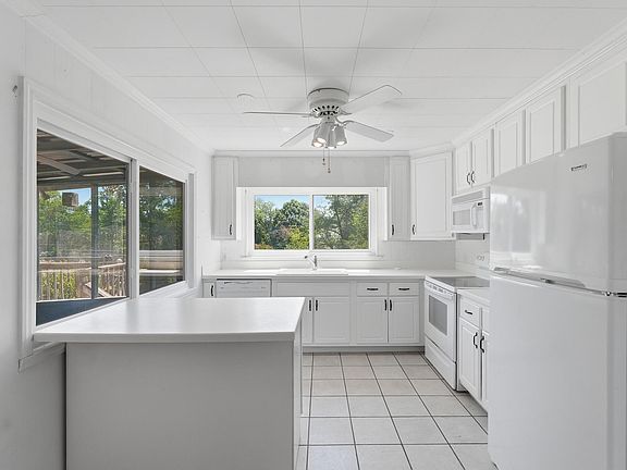 4th image of 3944 Azalean Dr