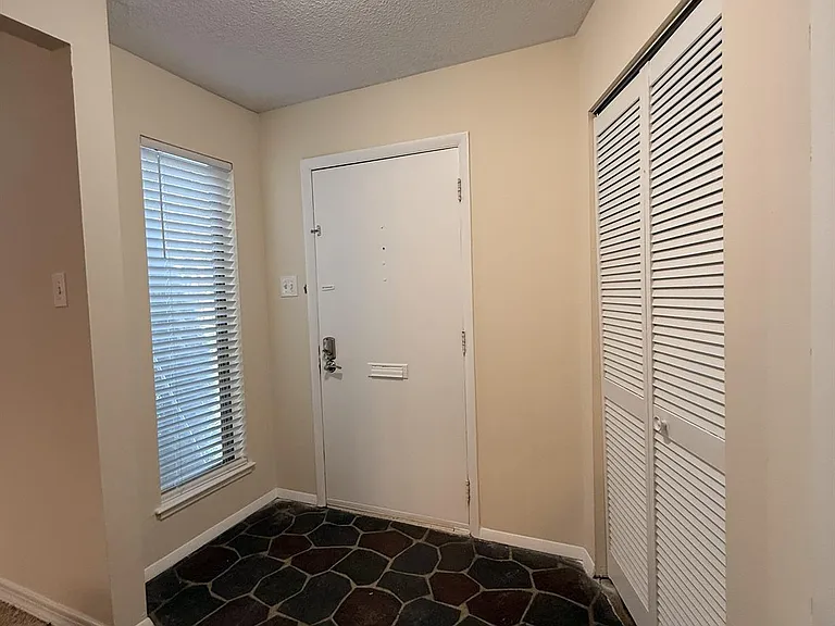 504 Heritage Dr — Photo 4