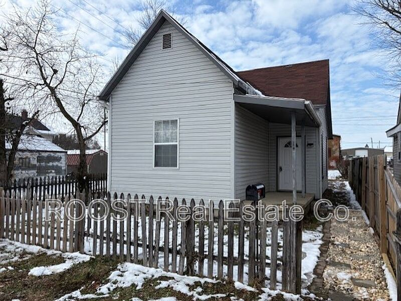 1st image of 15 Vernon Ave