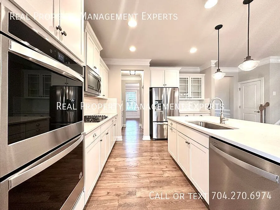 Stunning 4BR/3BA Home in Mooresville! — Photo 3