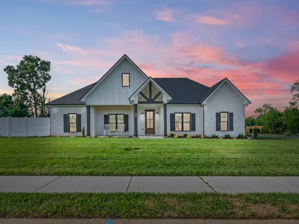 348 Ellington Dr, Clarksville, TN 37043