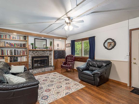 3rd image of 1105 E Ashman St