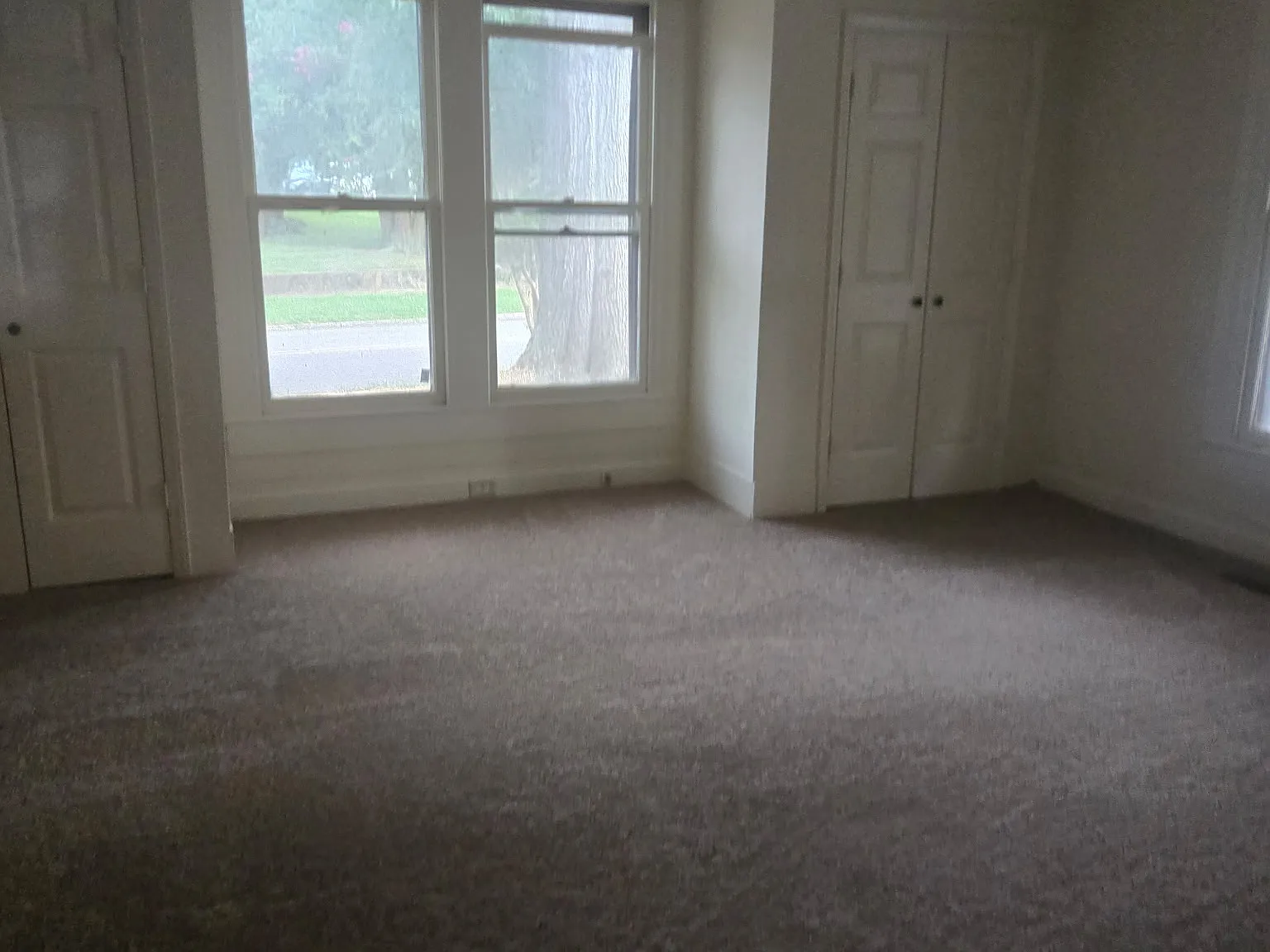 3 bed, 1.5 bath, 3247 sqft, $1,300 — Photo 3