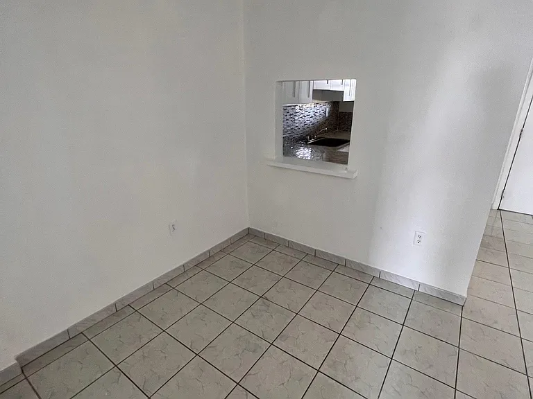 2385 NW 11th St #31A — Photo 7