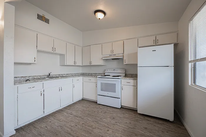 2139 W Devonshire Ave #2 — Photo 5
