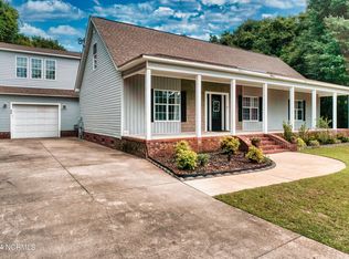 210 Oak Grove Cir, Hubert, NC 28539