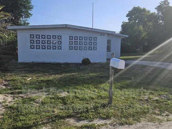 2721 Elmwood St, Fort Myers, FL 33901