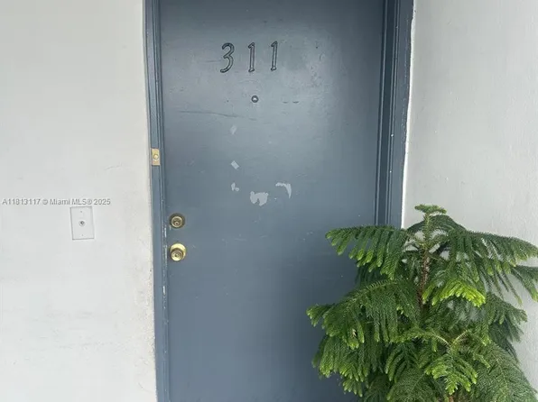 13700 NE 6th Ave APT 311, North Miami, FL 33161