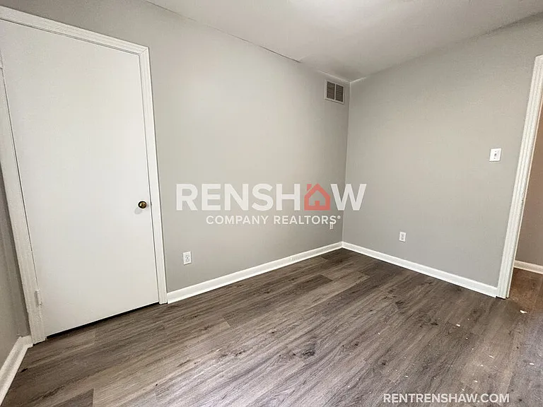 828 Harvey Cv — Photo 12