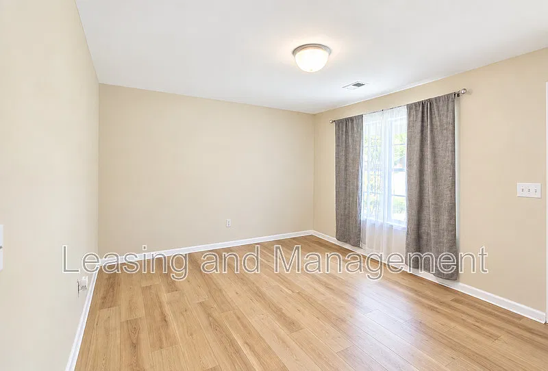 4 bed, 2.0 bath, 1134 sqft, $2,475 — Photo 3