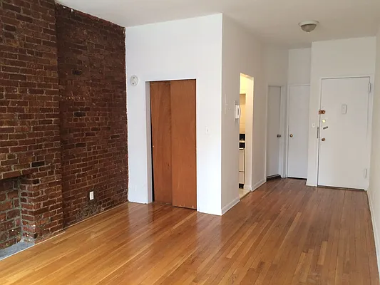 Rented by Acacia Realty | media 15