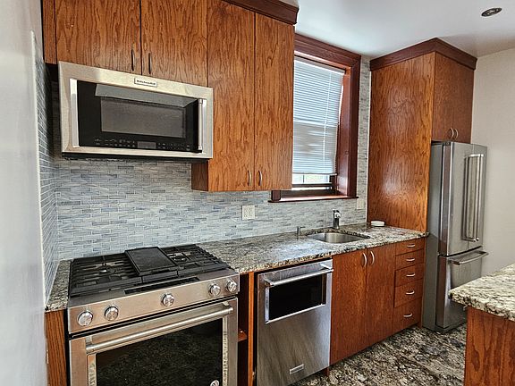 2nd image of 244 Vanderbilt Ave APT 3
