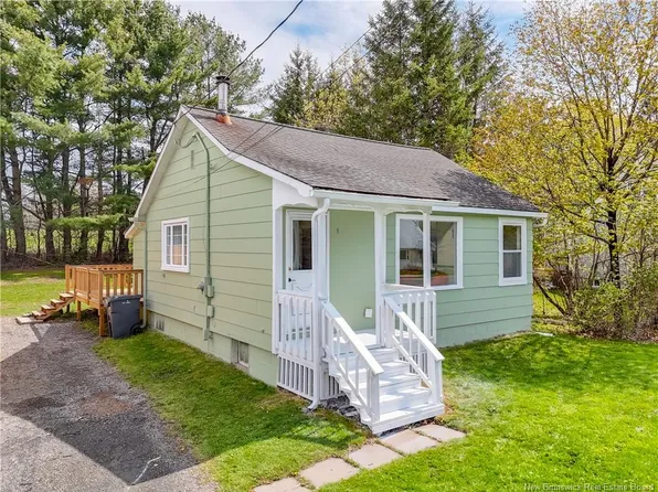 733 Maclaren Ave, Fredericton, NB E3A 3L4