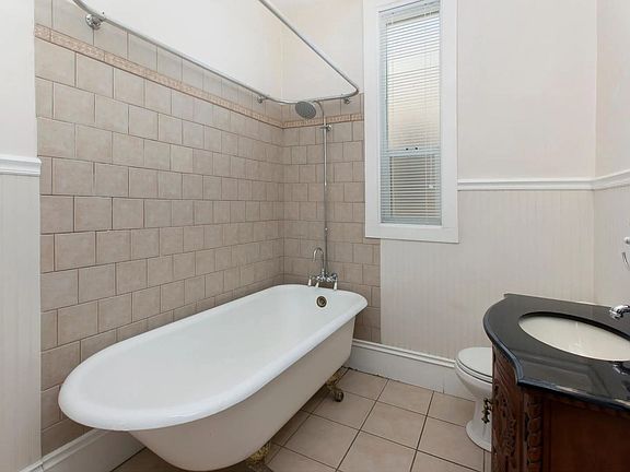 2nd image of 811 Page St APT 4