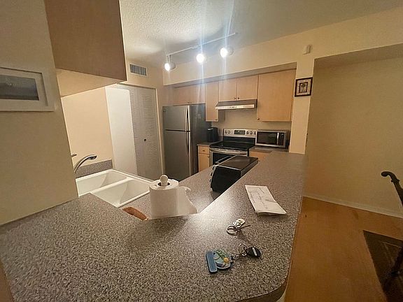 5th image of 712 Villa Ln