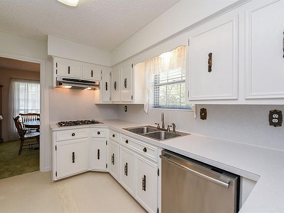 5th image of 137 Saint Andrews Dr