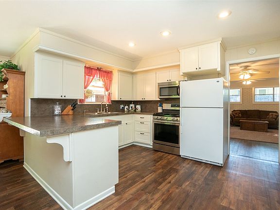 4th image of 1111 Woodlawn St