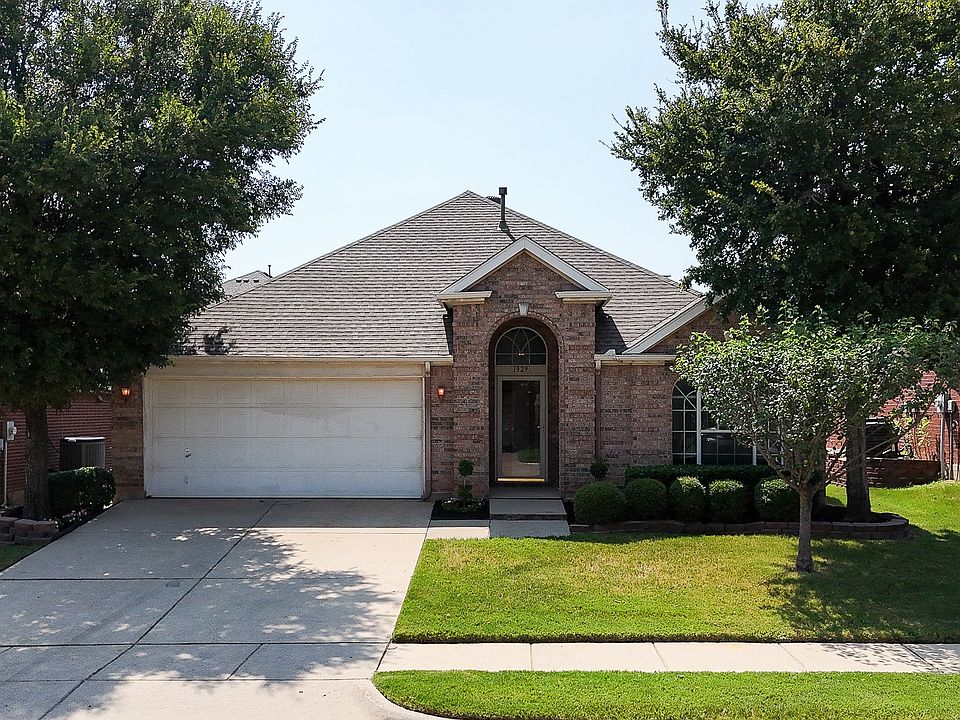 1st image of 1929 Oak Hollow Dr