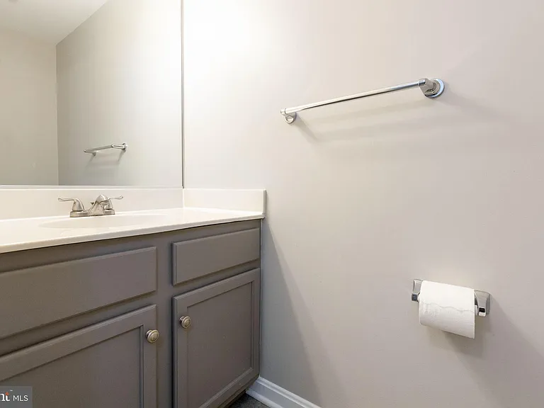 104 Frazer Dr — Photo 10
